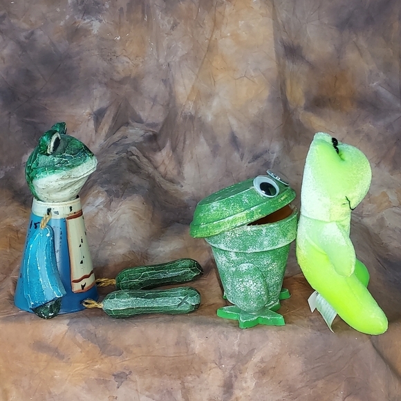 Frog Collectibles Trio Classic Toy Co Plush,Clay Pot frog,Resin Metal Wood Frog - Picture 6 of 10